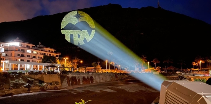 Prolights ilunmina La Palma con la proyección de la Transvulcania 2026