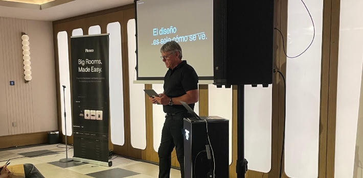 Pleneo presenta en Madrid su solución para simplificar la gestión de salas de reuniones grandes